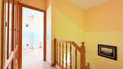 Semi-detached house on Carrer de Joaquim Mir photo 34