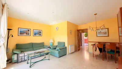 Semi-detached house on Carrer de Joaquim Mir photo 12