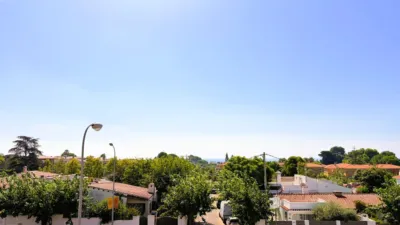 Semi-detached house on Carrer de Joaquim Mir photo 28