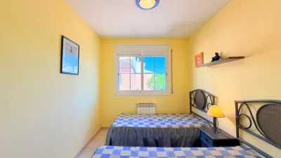 Semi-detached house on Carrer de Joaquim Mir photo 20