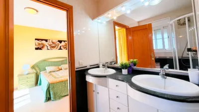 Semi-detached house on Carrer de Joaquim Mir photo 30