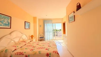 Semi-detached house on Carrer de Joaquim Mir photo 36