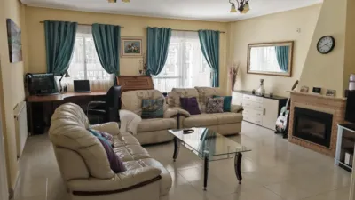 Chalet on Avenida Sol Naciente photo 5
