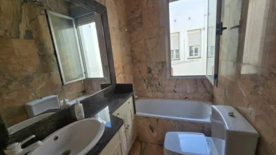 Piso en alquiler en Calle de Magallanes - Imagen 3