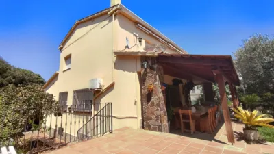 Chalet on Carrer de la Pineda, 22 photo 3