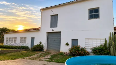 Detached chalet on Carrer de Pau Casals photo 3