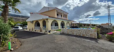 House on Calle Himeche, No. 1 photo 2