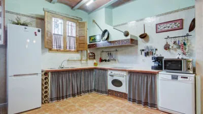 Rustic house on Carrer del Mig, 1 photo 10