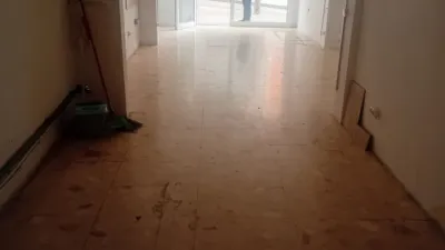 Local comercial en venta en Carrer de Viladrosa - Más