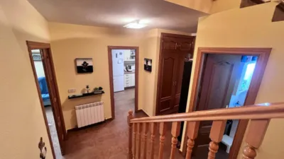 Semi-detached house on Calle de Carmen Antuñano photo 17