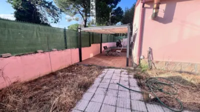 Semi-detached house on Calle de Carmen Antuñano photo 9