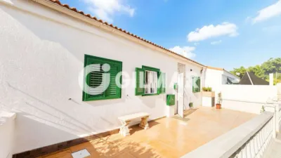Semi-detached chalet on Calle Andorra photo 3