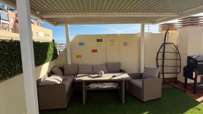 Top-floor apartment on Calle Antonio Pintor photo 3