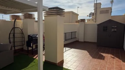 Top-floor apartment on Calle Antonio Pintor photo 4