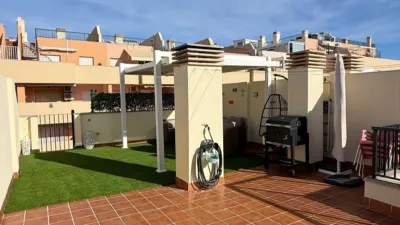 Top-floor apartment on Calle Antonio Pintor photo 5