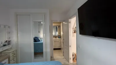 Top-floor apartment on Calle Antonio Pintor photo 26