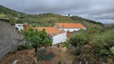 Casa en venta en Calle Virgen, 67, cerca de Camino del Pantano, Aliseda de 59.900 €