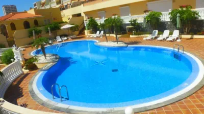 Casa en venta en Avenida Juan Carlos I, 53, Los Cristianos (Arona) de 995.000 €