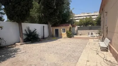 Detached House on Carrer de Castelldefels photo 2