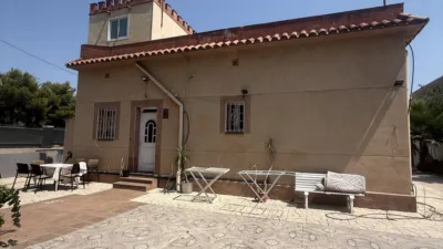 Detached House on Carrer de Castelldefels photo 4