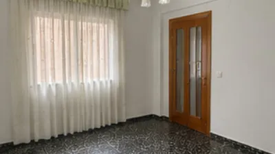 Piso en venta en Carrer del Comte de Torrefiel, cerca de Carrer del Marquès de Montortal, Torrefiel (Distrito Rascanya. València Capital) de 185.000 €