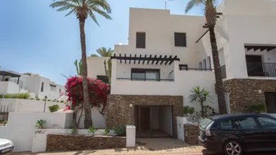 Semi-detached villa on Calle del Califato photo 4