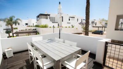 Semi-detached villa on Calle del Califato photo 8