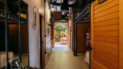 Semi-detached chalet on Carrer de Cavite photo 9