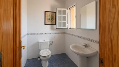 Semi-detached house on Calle Quitapenas photo 7
