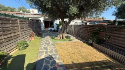 Semi-detached house on Carrer del Gironès photo 2