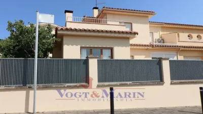 Semi-detached house on Carrer de Ramón Marquet photo 9