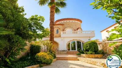 Villa in Empuriabrava photo 2