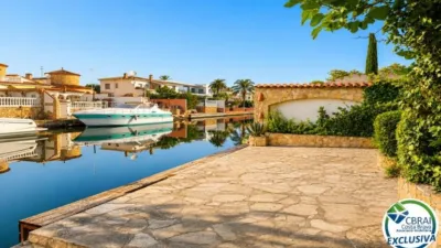 Villa in Empuriabrava photo 4