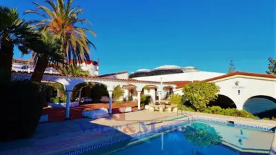 Villa in Empuriabrava photo 10