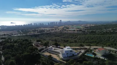 Detached family home in Camino del Planet photo 5