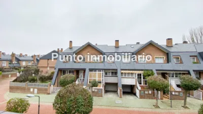 Chalet adosado en venta en Calle de Anselmo Miguel Nieto, Las Villas-Covaresa-Parque Alameda-La Rubia (Valladolid Capital) de 379.000 €