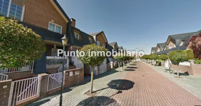 Chalet adosado en venta en Calle de Anselmo Miguel Nieto, Las Villas-Covaresa-Parque Alameda-La Rubia (Valladolid Capital) de 379.000 €