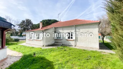 Chalet unifamiliar en venta en Calle de la Resina, Pinar de Antequera-Puente Duero (Valladolid Capital) de 395.000 €