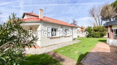 Chalet unifamiliar en venta en Calle de la Resina, Pinar de Antequera-Puente Duero (Valladolid Capital) de 395.000 €