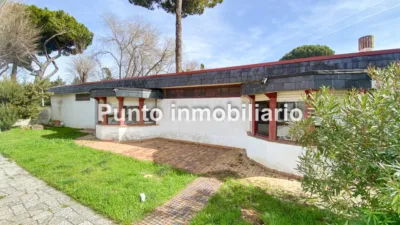Chalet unifamiliar en venta en Calle de la Resina, Pinar de Antequera-Puente Duero (Valladolid Capital) de 395.000 €