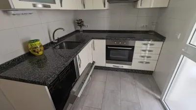 Apartamento en alquiler en Calle Castillo de Alcalá de Guadaira, 3, Tabladilla-Bami (Distrito Sur. Sevilla Capital) de 990 €<span>/mes</span>