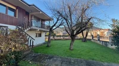 Chalet unifamiliar en venta en Calle de la Mies - Vista 2