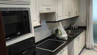 Piso en alquiler en Avenida de Damián Téllez Lafuente, María Auxiliadora-Barriada de Llera (Badajoz Capital) de 750 €<span>/mes</span>