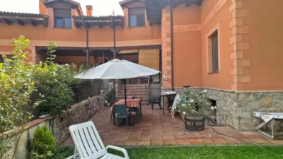 Semi-detached chalet in Urbanización Caserío de Urgel