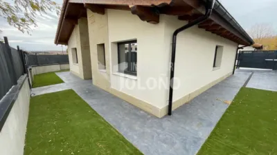 Chalet unifamiliar en venta en Calle María Zambrano, 10 - Más