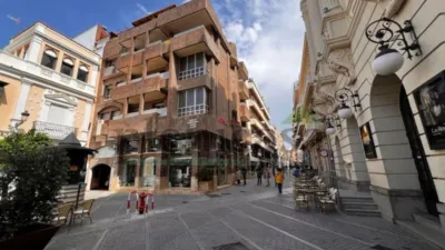 Piso en alquiler en Calle Vázquez López, Centro (Huelva Capital) de 850 €<span>/mes</span>
