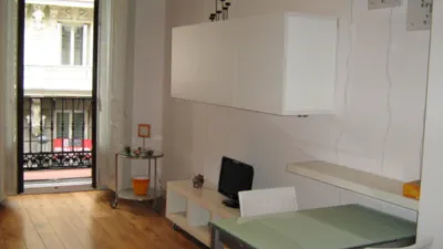 Estudio en alquiler en Calle del Arenal - Imagen 2