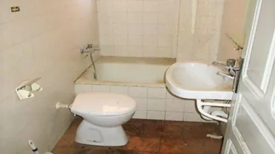 Casa en venta en Avenida del Ejército Español, número 00, Barbastro de 300.000 €