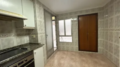 Piso en venta en Calle Maestro Atanasio Garcia Zapater, 1, Benetússer de 189.900 €