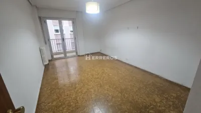 Piso en venta en Avenida de la Paz, cerca de Calle de la Duquesa de la Victoria, Residencia (Logroño) de 180.000 €